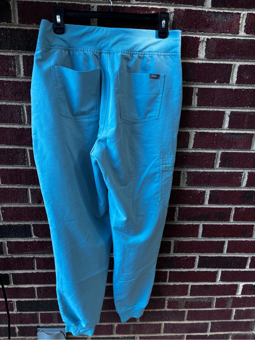 Women’s Figs Technical Collection Scrub pants cuffed ankle sz Medium Blue teal